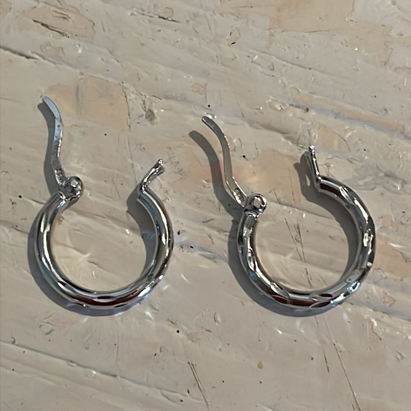 0.75” solid sterling silver open hoop hinged latch back earrings marked 925 - Picture 9 of 13